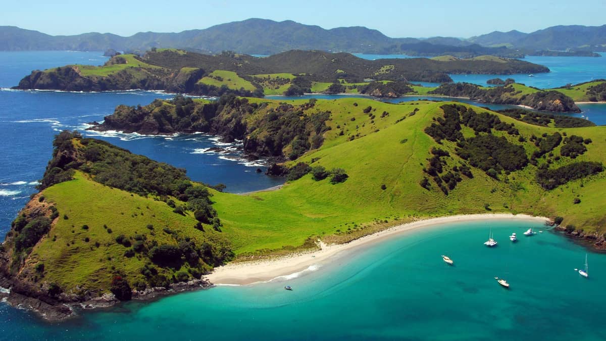 Bay of Islands – Beaches & Water Sports